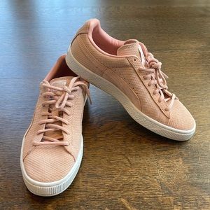 Women’s pink suede puma sneakers